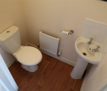 2 bedroom end of terrace house to rent - Photo 1