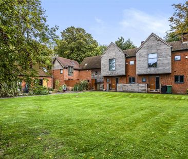 Delightful two bedroom house close to the River Itchen and water me... - Photo 1