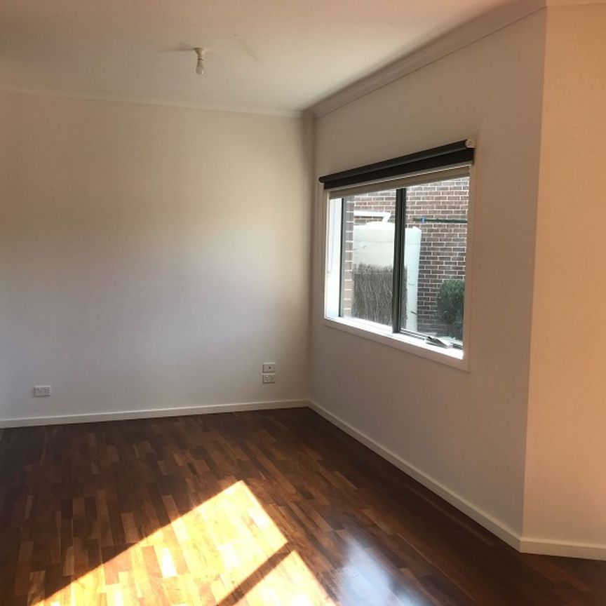 3 Bedroom Townhouse in Great Position - Photo 1