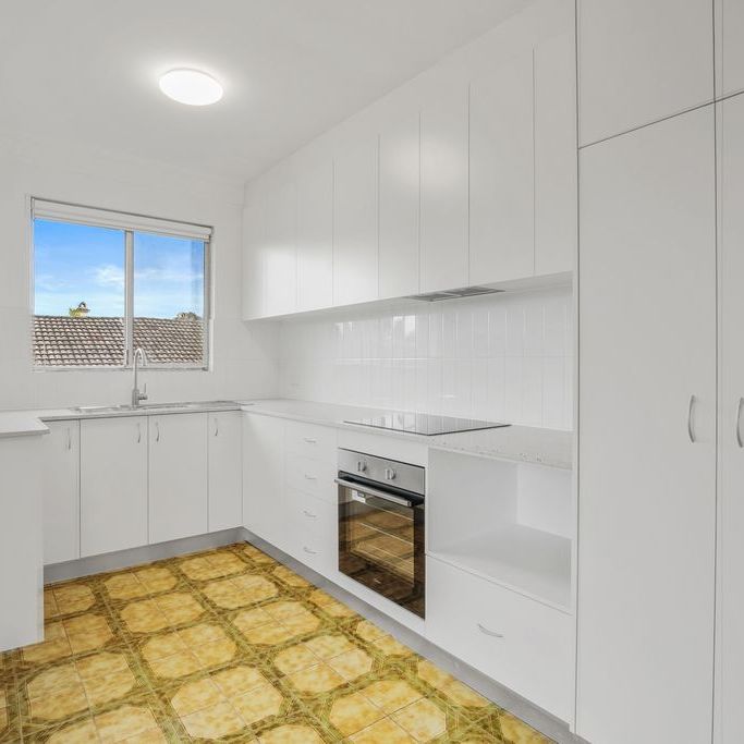 Modern and Spacious Rental Property in Vibrant BURWOOD: Endless Possibilities Await! - Photo 1