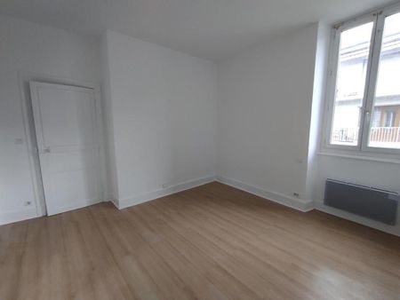 Location Appartement 2 pièces 42m² MILLAU 12100 - Photo 3