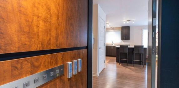 5 1/2 avec ascenseur privé - Photo 2