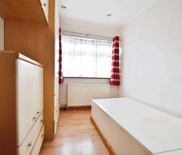 Hollidge Way, Dagenham, RM10 - Photo 2