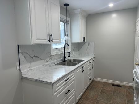 For Lease - 5 Parkway Crescent Unit# Main Floor, Clarington, Ontario - Photo 2