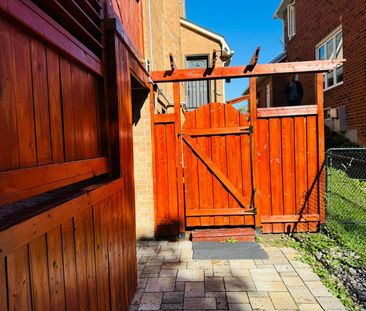 For Lease - 104 Peevers Crescent, Newmarket, Ontario - Photo 6