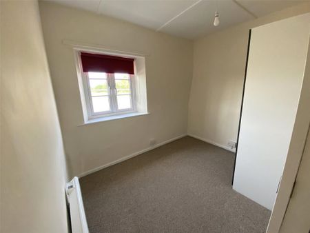 2 bedroom end of terrace house to rent - Photo 2