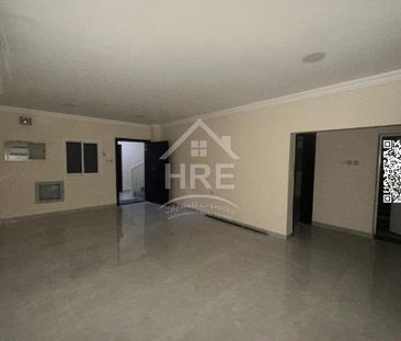 Two-bedroom apartment with a living room - Photo 5