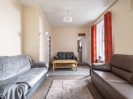 8 bedroom terraced house to rent - Photo 1