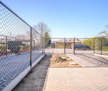 Leuk nieuwbouwappartement op het gelijkvloers met tuin en staanplaats. - Photo 2