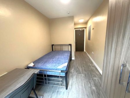 7 Bed Flat, Stokes Croft, BS2 - Photo 2