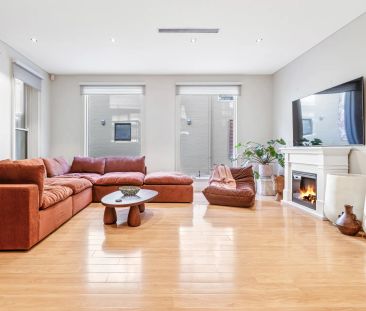 Stylish Beachfront Apartment – In the Heart of Henley Beach - Photo 1