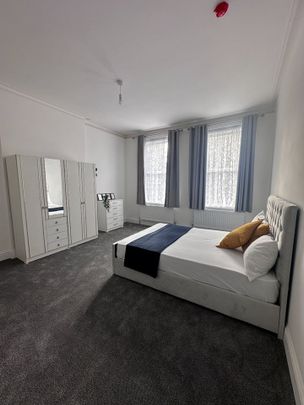 Room in a Shared House, Walm Lane, NW2 - Photo 1