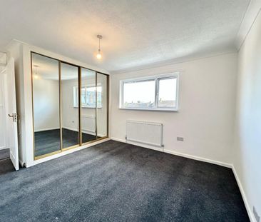 3 Bedroom House - Mid Terrace To Let - Photo 6