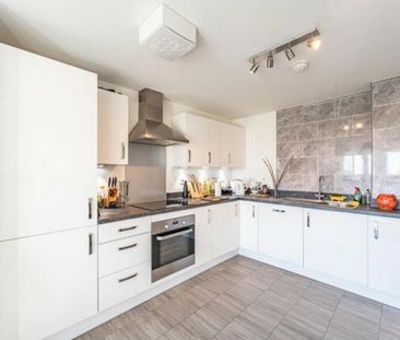 1 bedroom in a flat share to rent - Photo 2