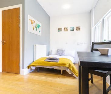 Studio to rent - Photo 1