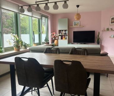 Ruim, centraal gelegen 2 slpk appartement met terras - Photo 5