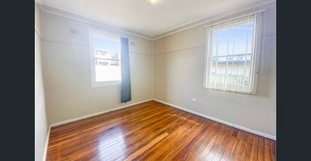 Quaint home in suburban location - Photo 3