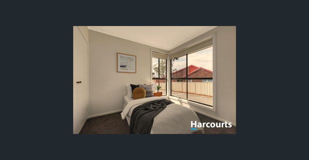 Charming Two Bedroom Unit - Photo 1