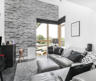 2 bedroom penthouse to rent - Photo 2