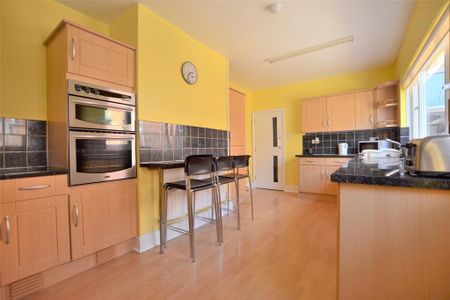 5 bedroom semi-detached house to rent - Photo 5