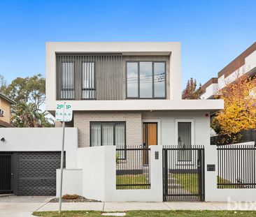 Over 3 Levels of Luxury Living! - Photo 4