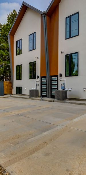 Modern 2-Bedroom Basement Suite in Killarney | $1,500 | $500 Move-In Bonus - Photo 2
