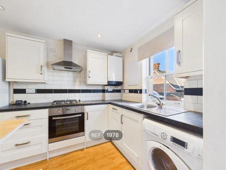 2 bedroom terraced house to rent - Photo 4