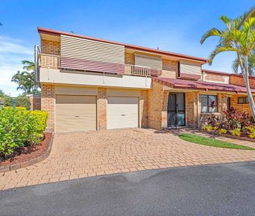 Central Benowa townhouse – ideal location & space! - Photo 1