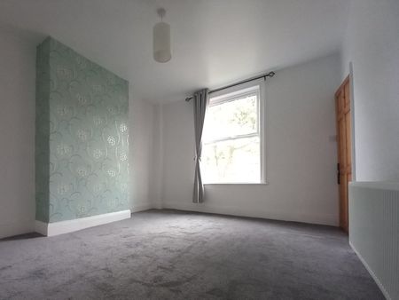4 Bed Terraced House, Lower Wortley Road, LS12 - Photo 2