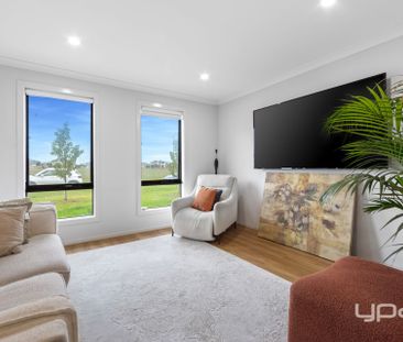 MORDEN AND SPACIOUS 3 BEDROOM TOWNHOUSE - Photo 1