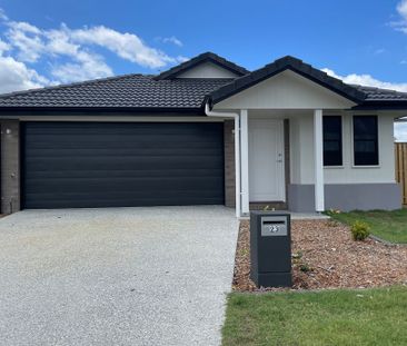 Modern 4-Bedroom Home in Park Ridge! - Photo 3