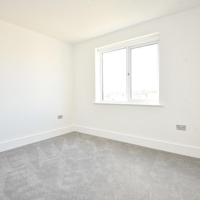 4 bedroom semi-detached house to rent - Photo 1
