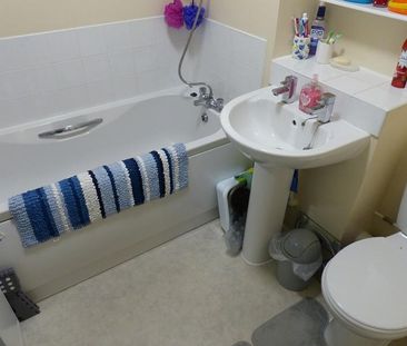 2 bedroom flat to rent - Photo 6