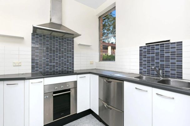 Gorgeous Two Bedroom Apartment in The Heart of Lane Cove - Photo 1