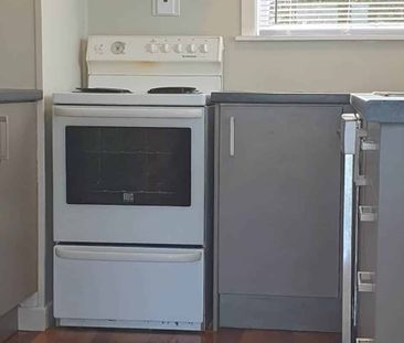 Lovely Three Bedroom Home!! - Photo 3