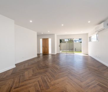 MODERN, NEW AND FULLY FURNISHED! - Photo 3