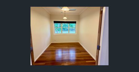 Electricity, water and lawn maintenance included in rent - Photo 3