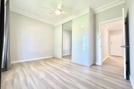 Beautifully presented family home set in prime location, offering both comfort and convenience - Photo 5