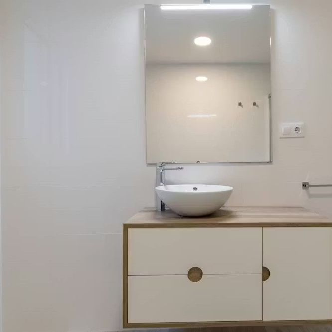 Calle Periodista Azzati, Valencia, Valencian Community 46002 - Photo 1