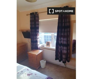 Cozy room in 2-bedroom houseshare in Crumlin, Dublin - Photo 2