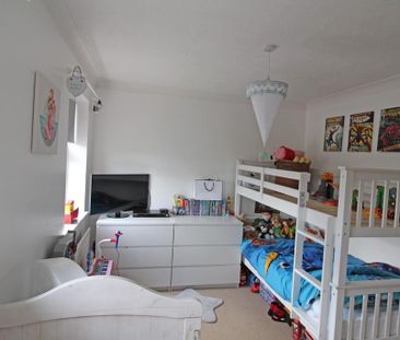 2 bedroom end of terrace house to rent - Photo 4