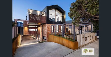 Architectural Masterpiece in Coburg - Photo 3