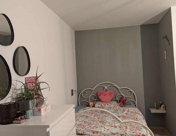 Zwischenmiete in München – Voll möbliertes Studio (Dez & Januar) - Photo 1