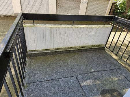 Bezugsfreie Erdgeschosswohnung mit 2 Zimmern, ca. 52 m² Wohnfläche und Balkon - Photo 2