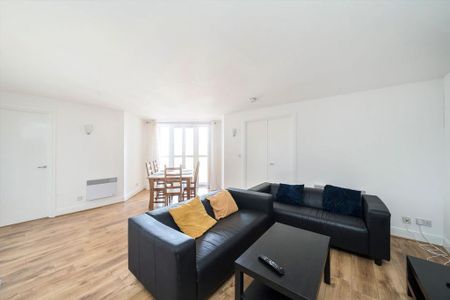 2 bedroom flat to rent - Photo 2