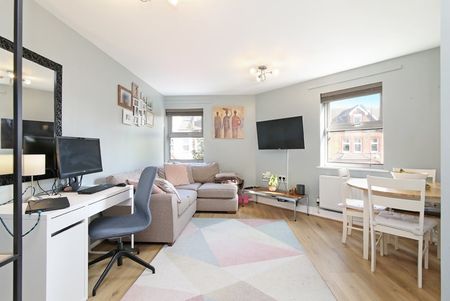 1 Bed Flat, Abbey Parade, SW19 - Photo 2