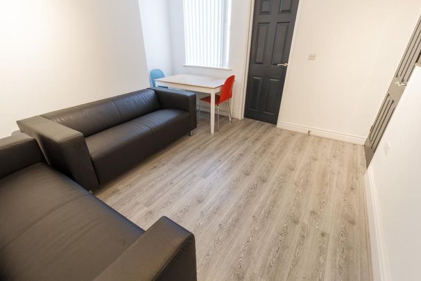 4 bedroom terraced house to rent - Photo 1