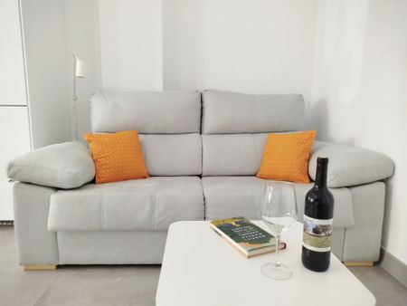 Apartamento de alquiler en Calle Jábega, 2, Castillo Sohail - Myramar - Photo 2