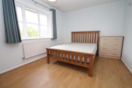 2 Bed Terraced House, Stonegate Crescent, LS7 - Photo 4