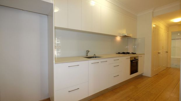 Modern Two-Bedroom Apartment in Prime Location - Photo 1